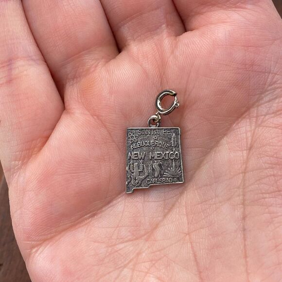 Vintage 925 Sterling Silver "New Mexico" State Map Pendant Bracelet Charm - Picture 1 of 3